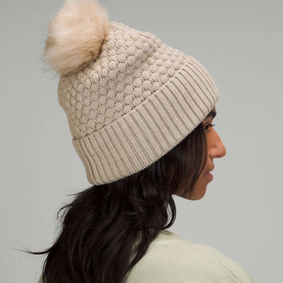 NWT Lululemon Bubble Knit Pom Beanie Heathered Raw Linen - Picture 1 of 4